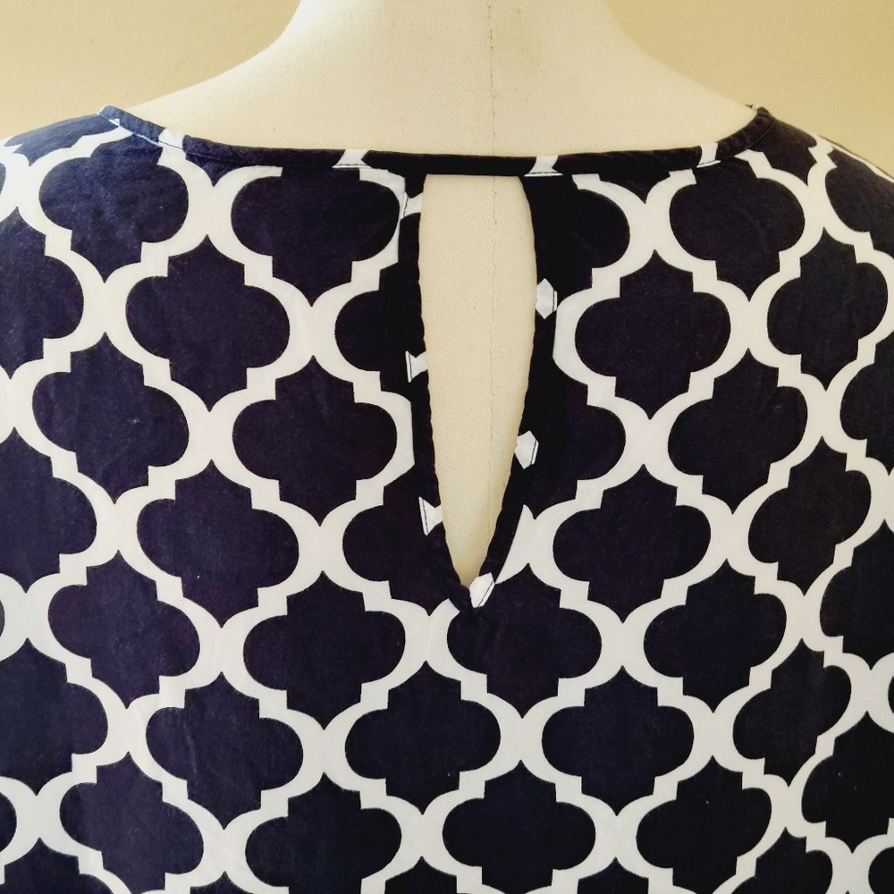 Crown & Ivy navy geo peasant blouse size xxl - Picture 7 of 9